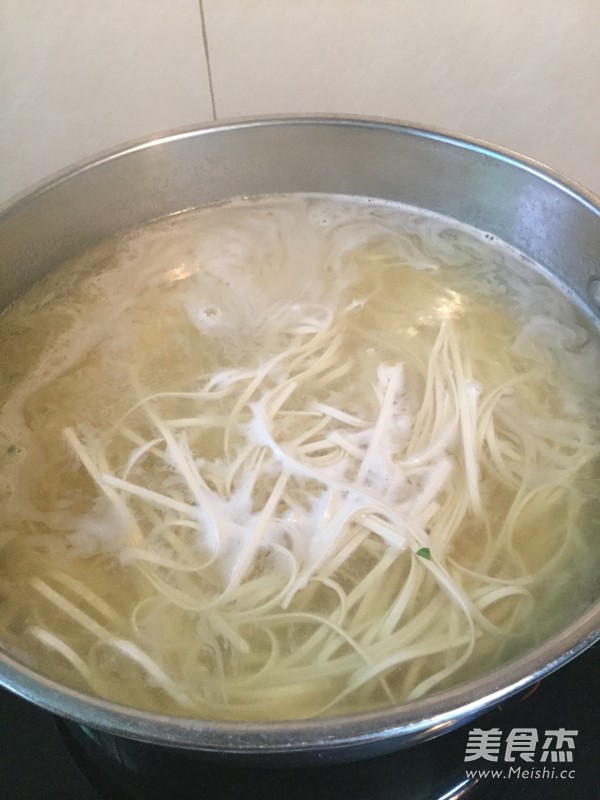 麦菜煮面的做法