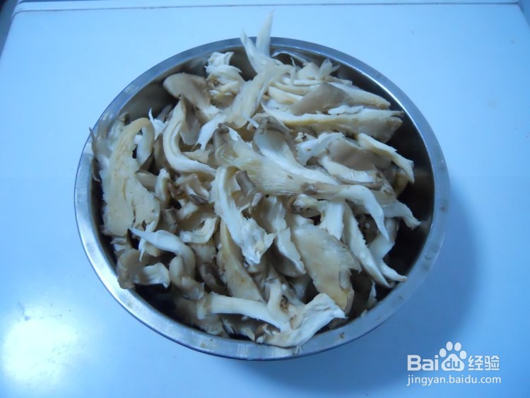 软炸新鲜的蘑菇