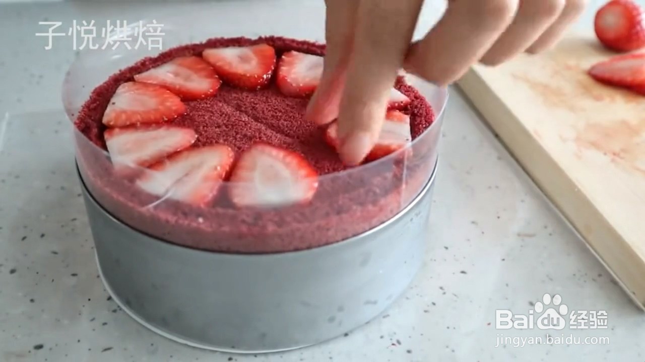 如何制作红丝绒草莓果冻蛋糕