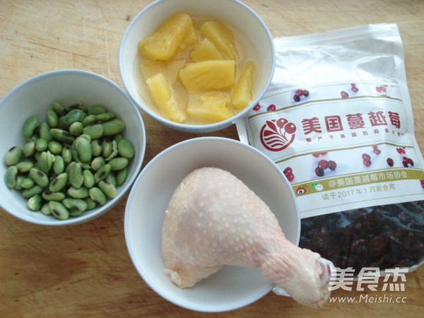 莓干三色鸡丁