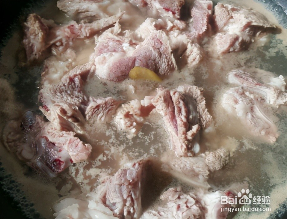 家庭自制土豆炖排骨