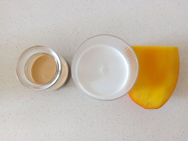 椰香芒果冰咖啡