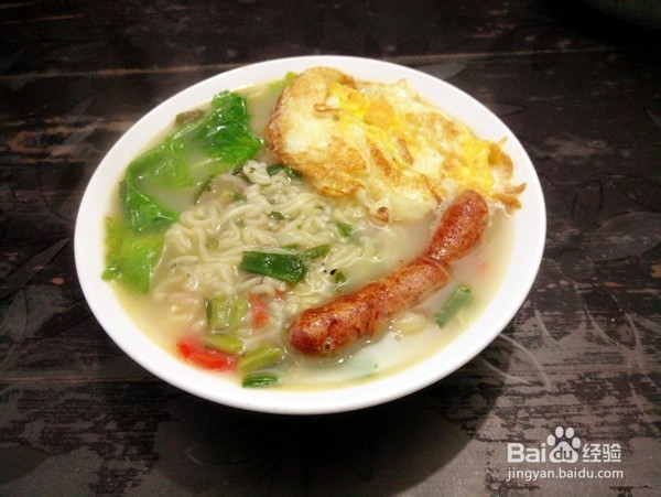 教你做煎蛋肉肠面