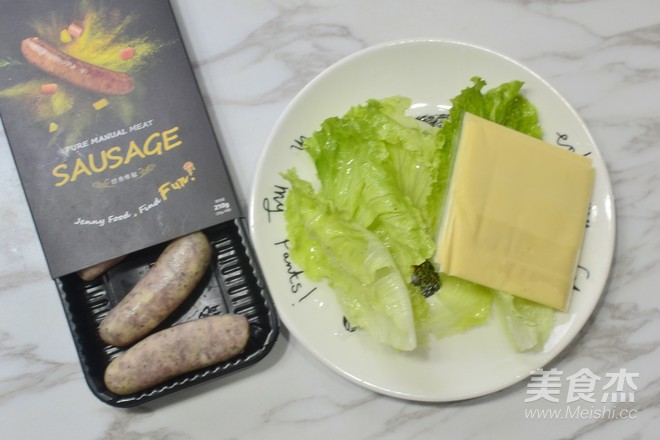 罗勒香肠早餐包