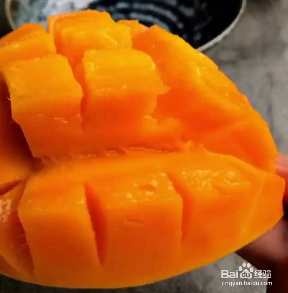 夏天，给自己做一杯芒果奶昔~