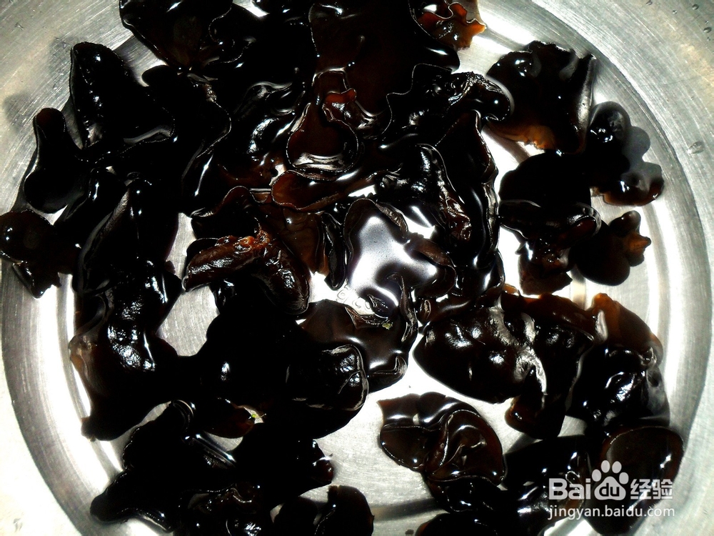 家常饭菜随意做——青椒木耳炒鸡蛋