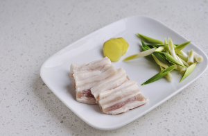 五花肉焖煎豆腐