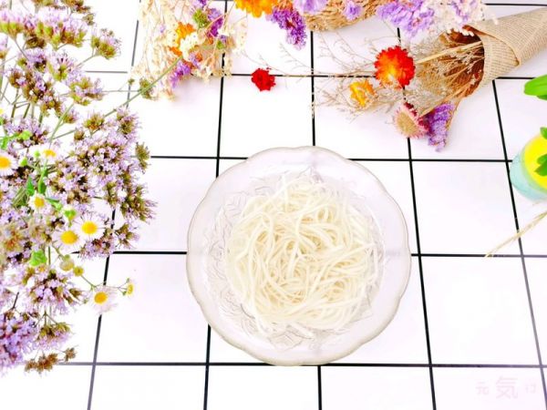 咸蛋黄时蔬拌面