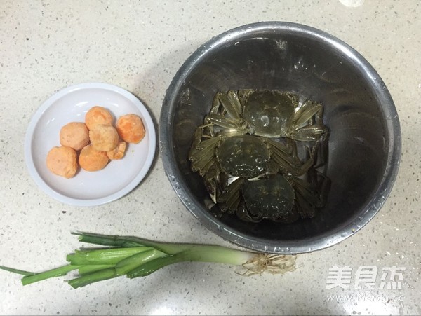 蛋黄闸蟹的做法