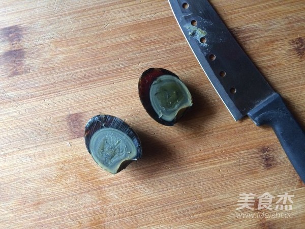 皮蛋烧辣椒的做法