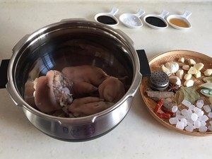 入口易化又养颜抗衰的猪手这样做怎么也不会油腻