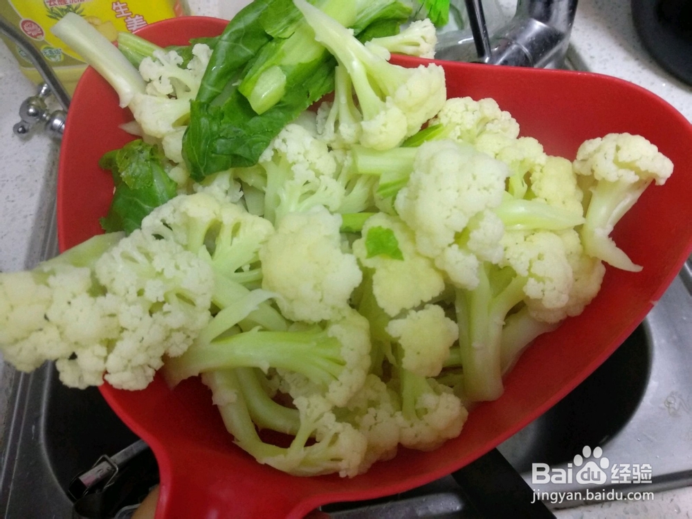 红椒炒花菜的做法