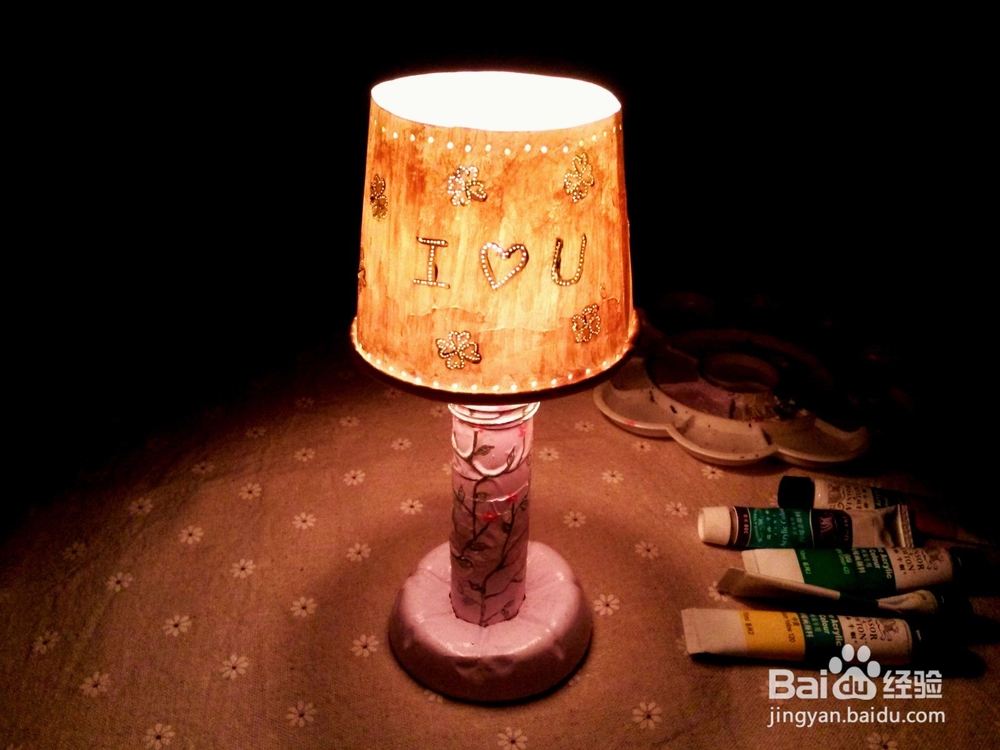 <b>旧物改造-利用矿泉水瓶奶茶杯制作浪漫烛台</b>