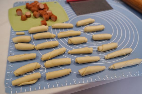 童趣花朵火腿肠肉松面包