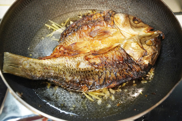 豉油焖烧鲫鱼干