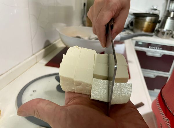 红烧鱼头豆腐汤