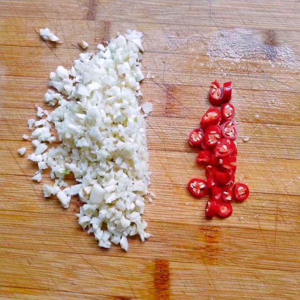 辣椒蒜蓉蚝油生菜