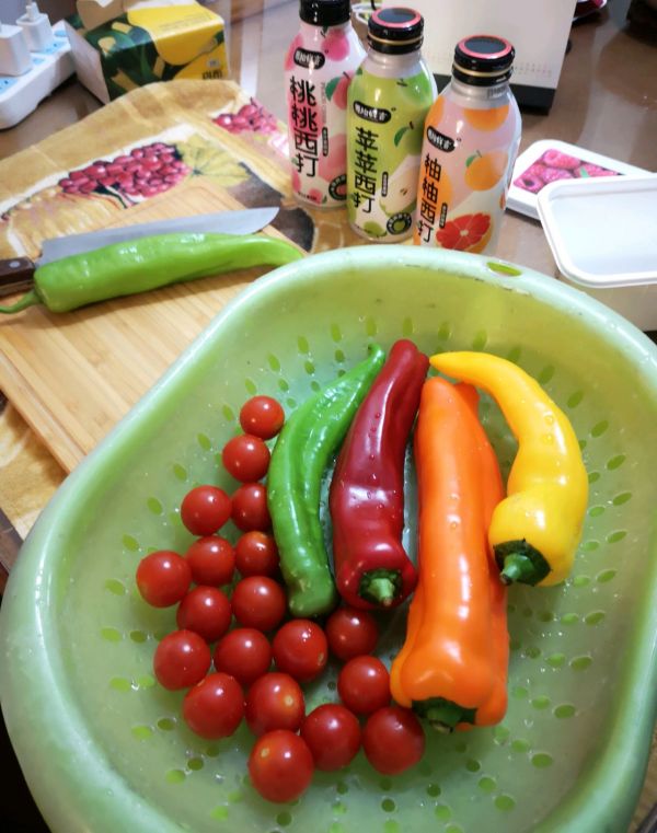 冰凉多巴胺桃桃西打凉菜