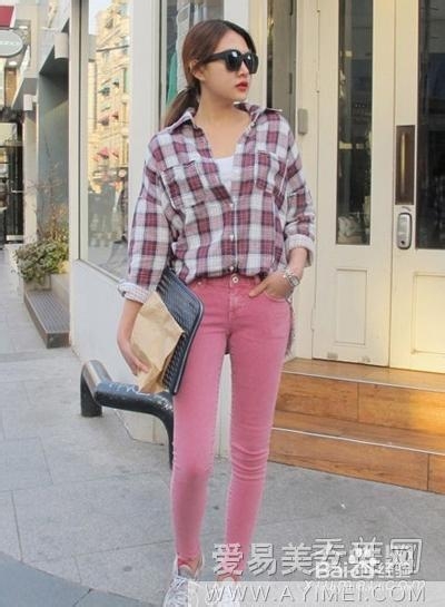 春夏高腰小脚裤 穿出迷人好身材