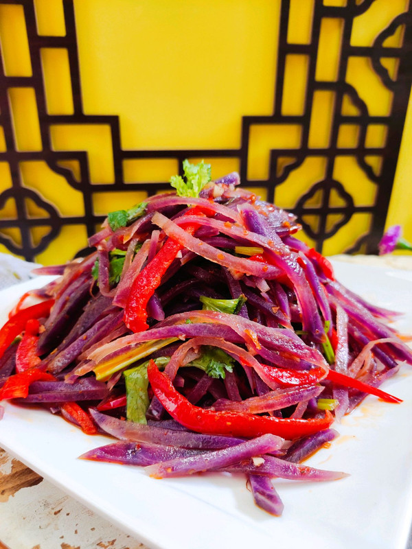 凉拌紫色土豆丝