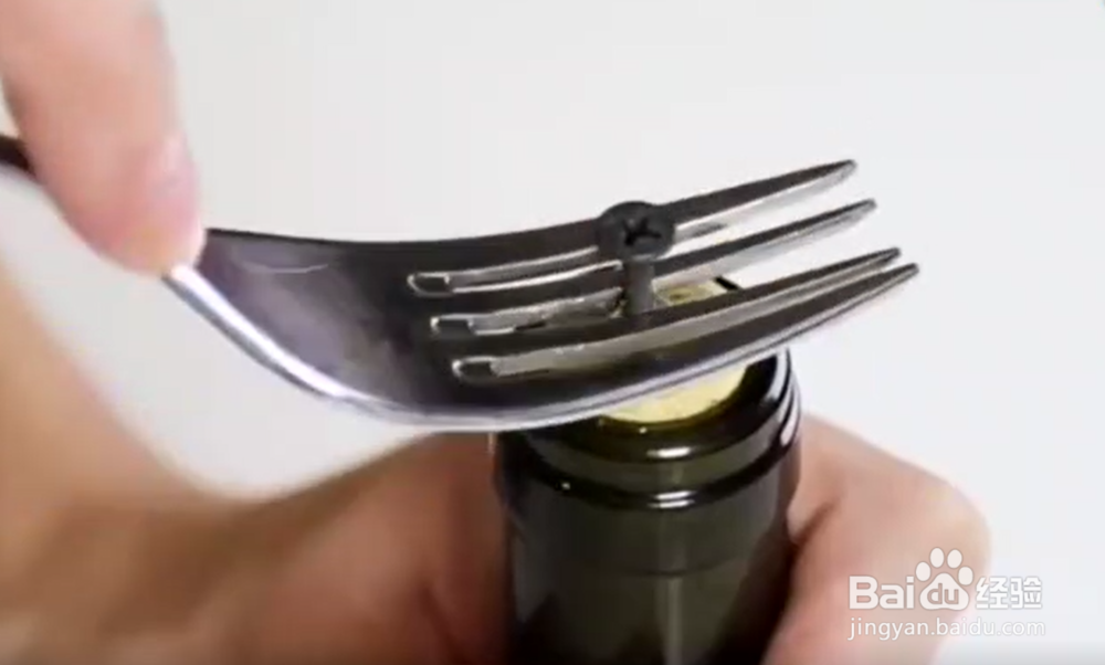 没有工具怎么开红酒