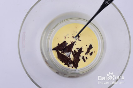 如何自制美味的黑白巧克力慕斯蛋糕？