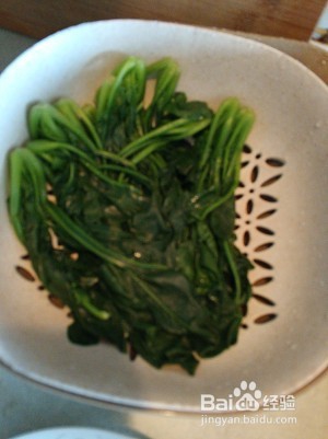 食补佳品菠菜鸡蛋炒培根的做法