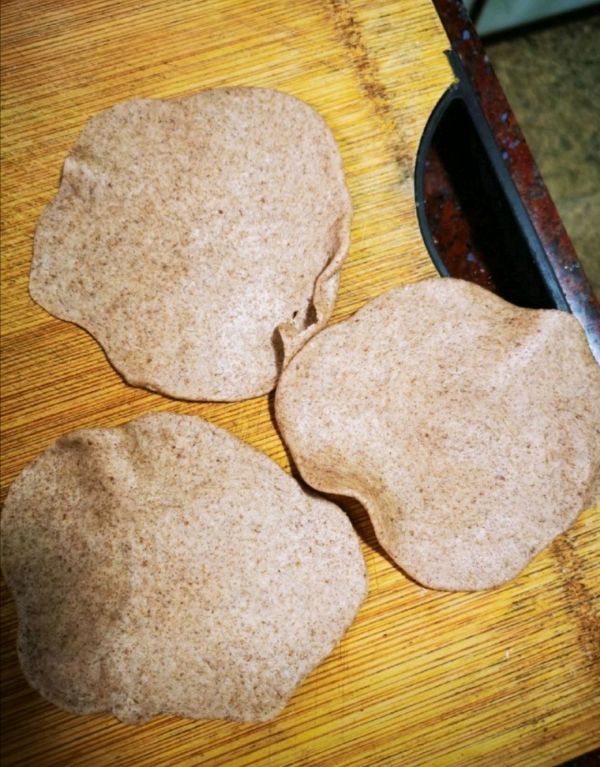 黑全麦白菜猪肉包