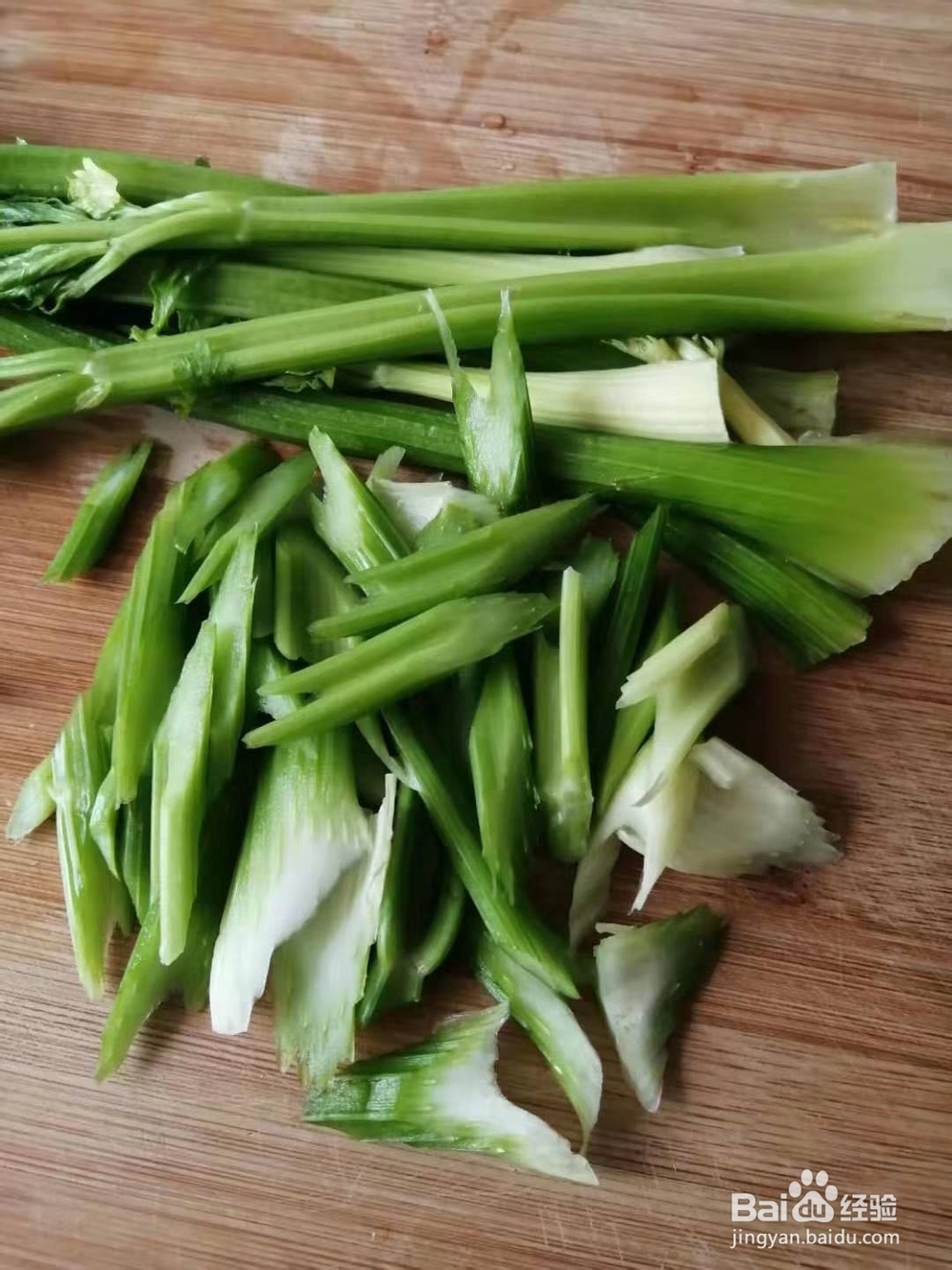 极味家常菜：西芹炒百合