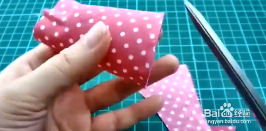 如何用简单的材料给芭比制作台灯