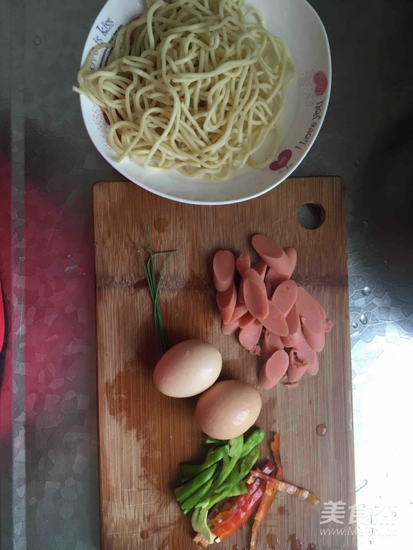 鸡蛋火腿炒面