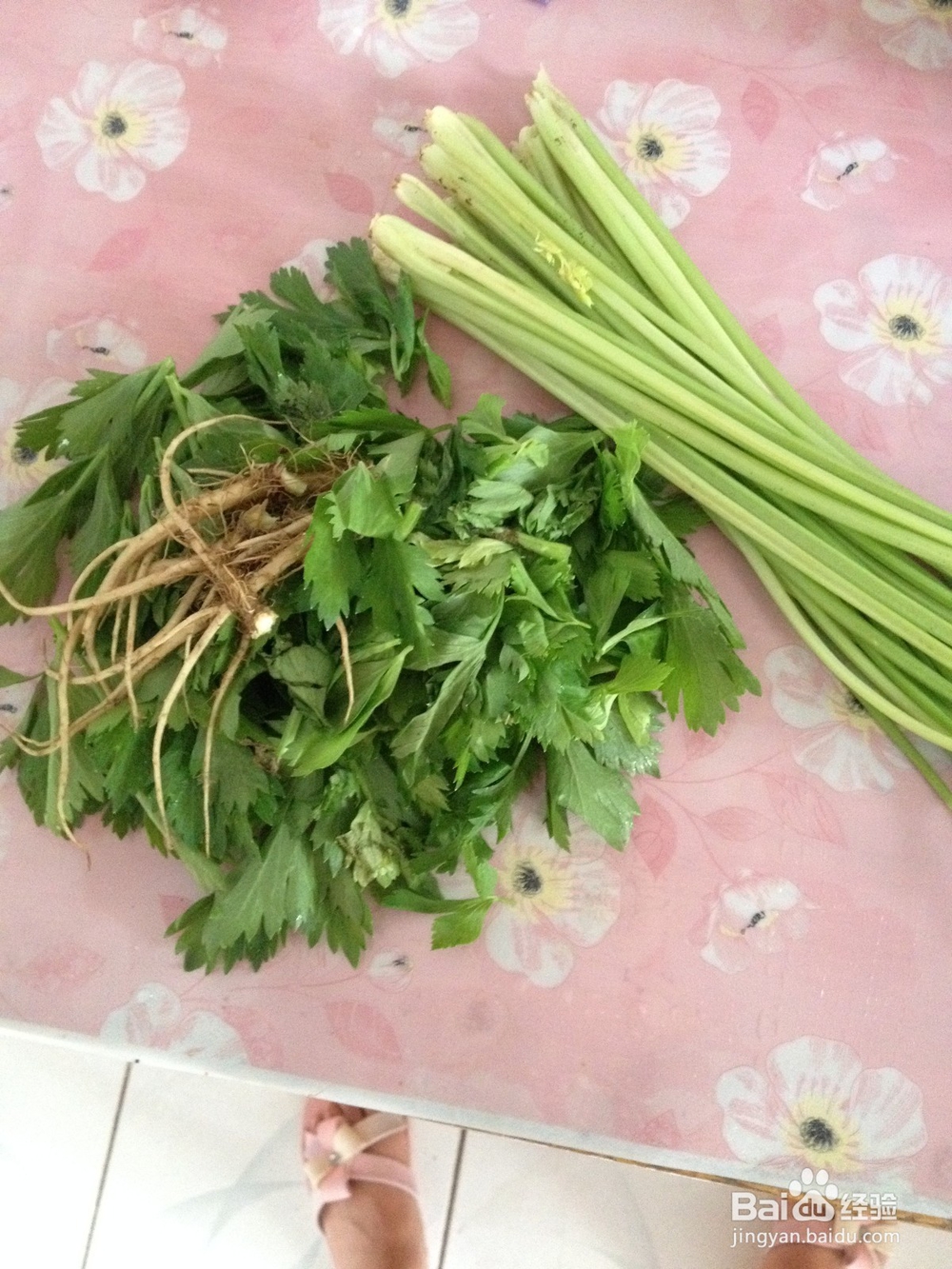[瘦身健康素菜]芹菜炒豆干的做法