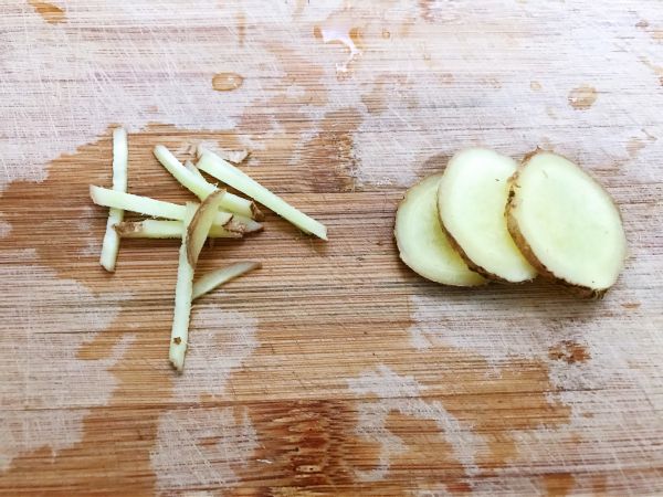 红枣桂圆乌鸡竹荪汤