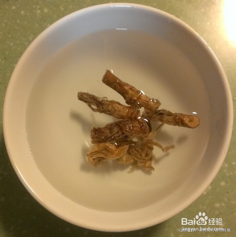 老菜新吃－－咸菜梗虾干油条汤