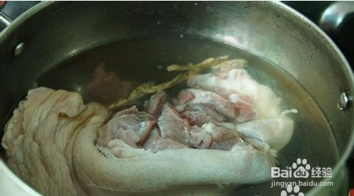 在家制作猪蹄黄豆汤方法技巧