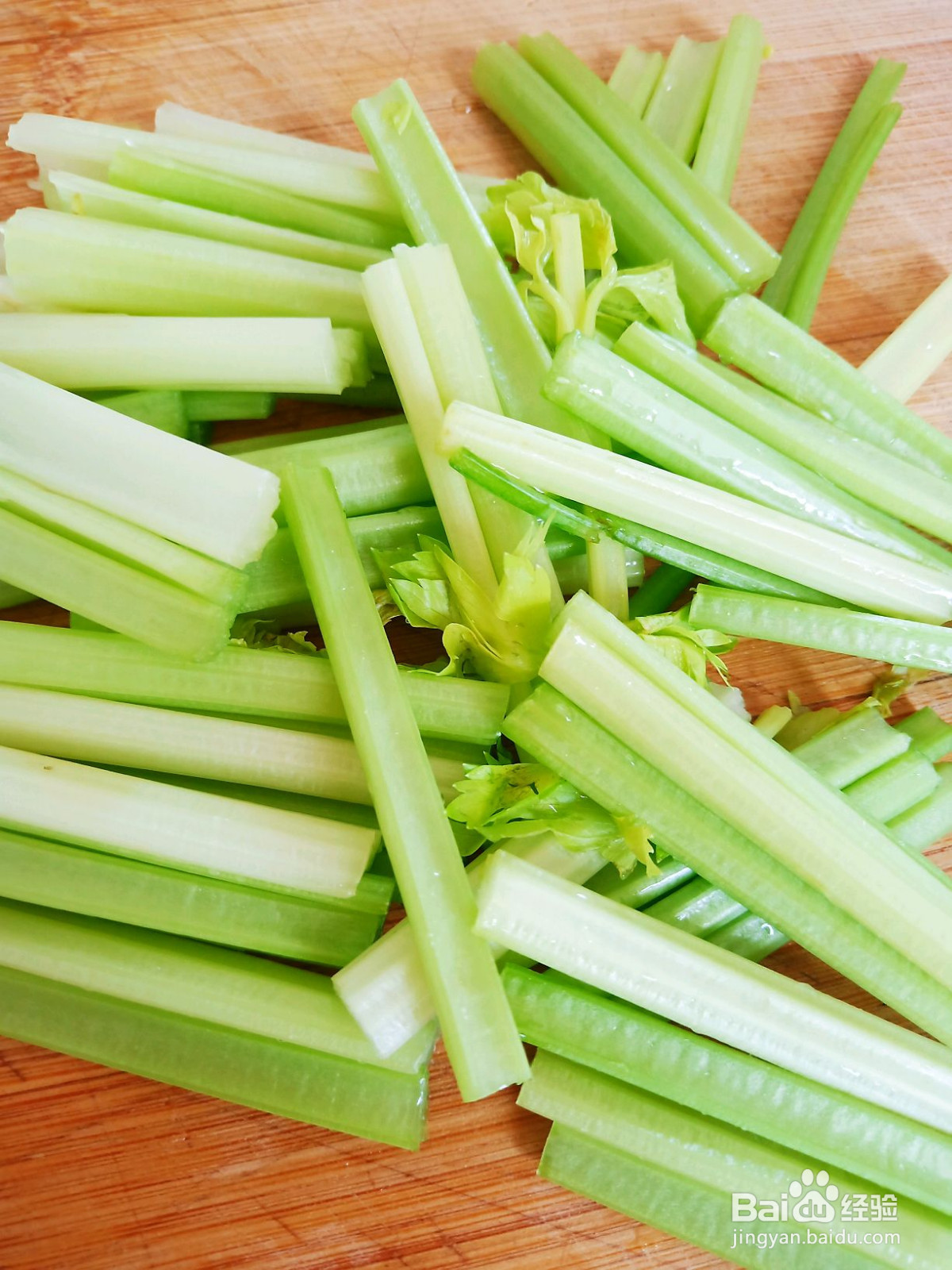 芹菜炒香干的做法