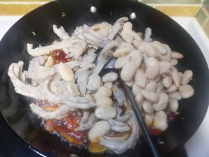 糯香鸭掌干锅怎么做？