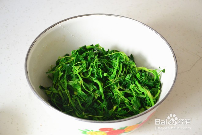 如何做凉拌苜蓿？