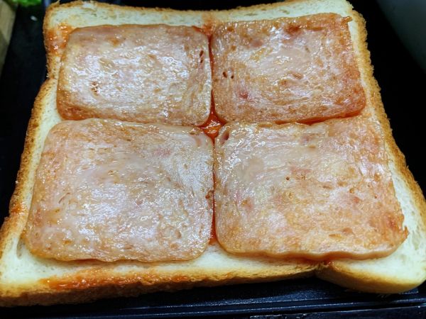肉松午餐肉玉米粒三明治