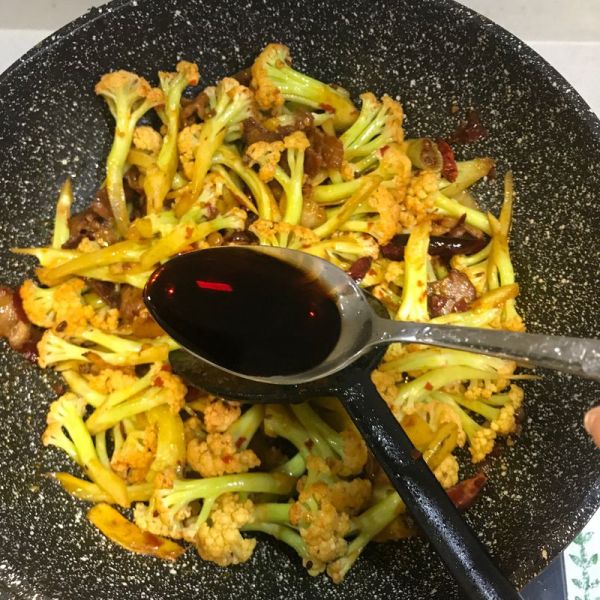 五花肉干煸有机花菜