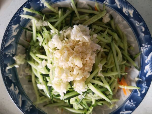 黄瓜凉拌金针菇