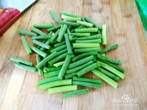 蒜苔炒墨鱼丸