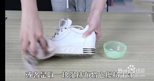 球鞋氧化发黄怎么洗白