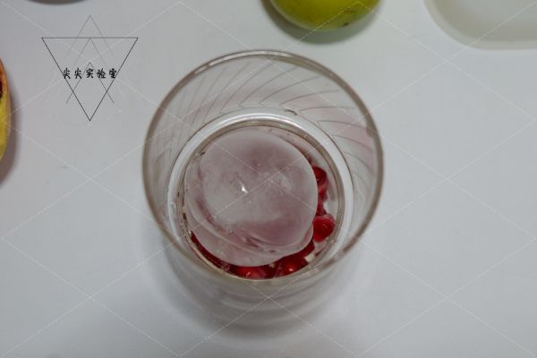 石榴蜜桃气泡饮