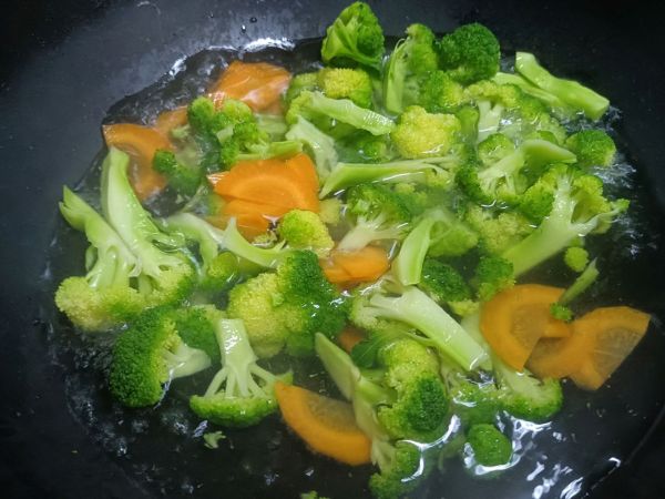 椒香凉拌西兰花