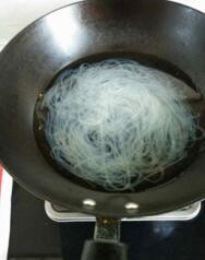 韮菜馅饼的面如何做?