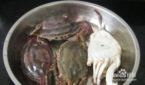 一步步做馋嘴的梭子蟹胡萝卜豆腐汤