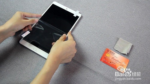 华为平板M3真机开箱体验和屏幕贴膜操作技巧指导