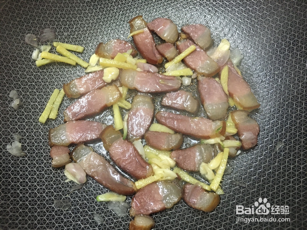 蒜苔炒腊肉的简单做法