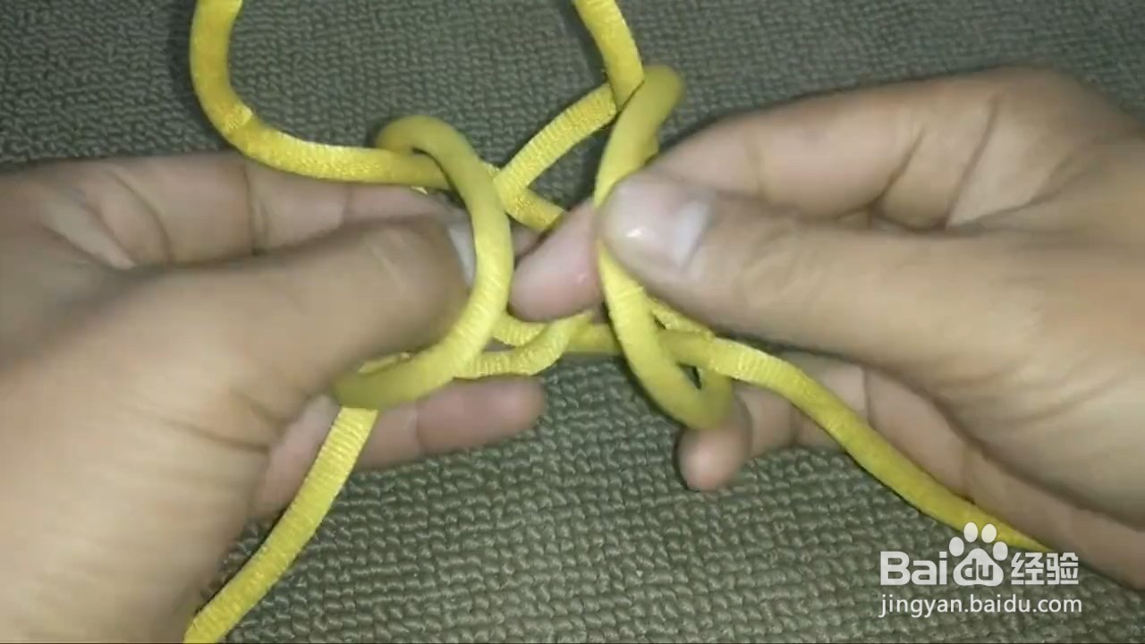 如何打双扭结?